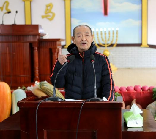 A senior pastor named Wang Wancheng was invited to share the experience of being healed from stomach cancer during an Autumn harvest festival in Laohutun Church, Anshan, Liaoning, on October 8, 2022.