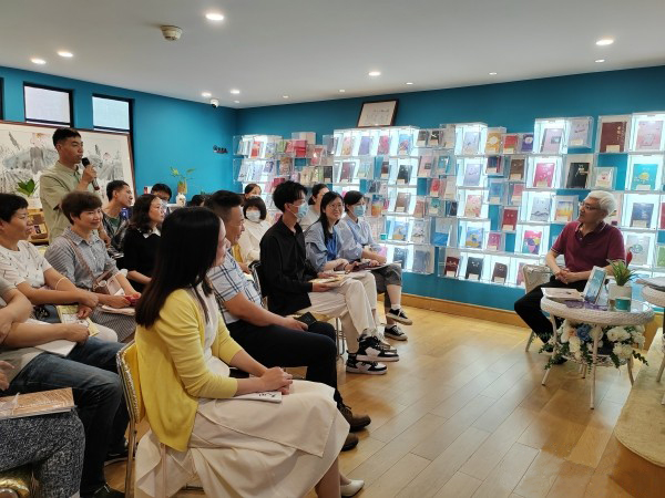 Readers inquired Rev. Hao Zhiqiang about children’s education and growth during a book talk hosted by CCC&TSPM on June 18, 2023.