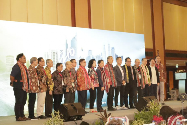 A group photo of the main speakers during the second Impact Asia Alliance Summit